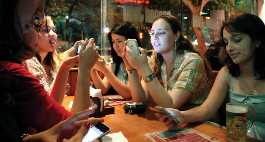 O celular e a vida social - Luis Fernando Veríssimo o-celular-e-a-vida-social---luis-fernando-verissimo